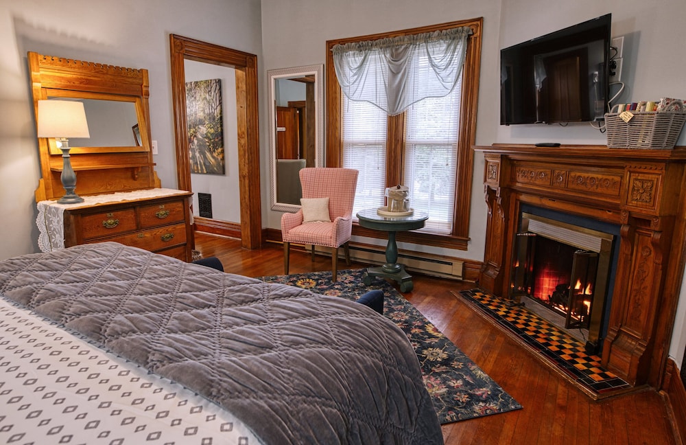 Rockwell Falls Inn and Wine Bar - photo 18