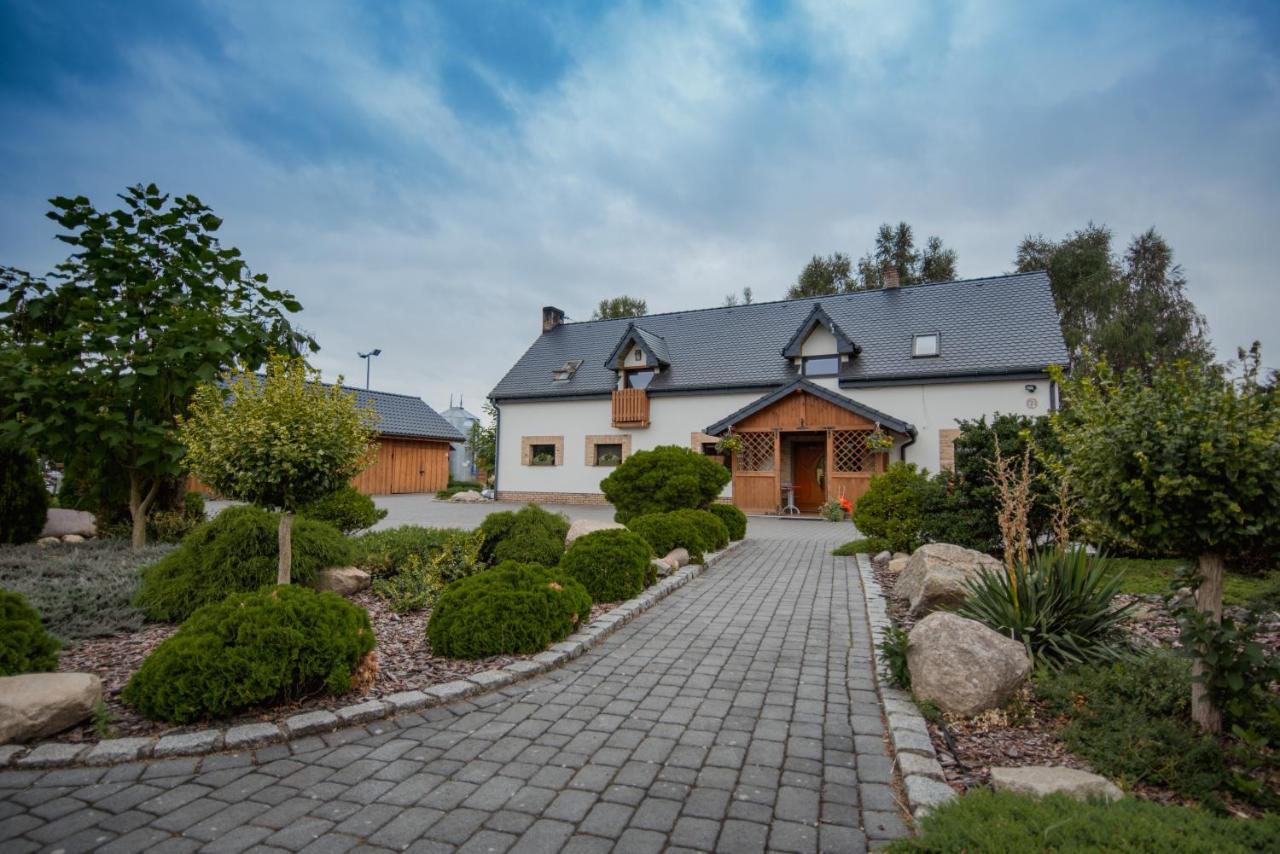 Tatarska Zagroda Agroturystyka Dolina Baryczy Noclegi Domek Jelonek — hotel in Krosnice
