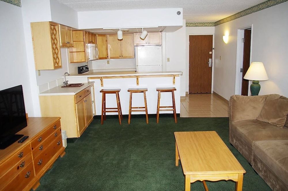 Clive Hotel & Suites - photo 9
