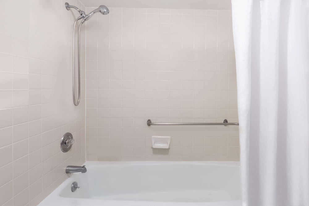 Days Inn by Wyndham Williamsburg Historic Area - photo 10