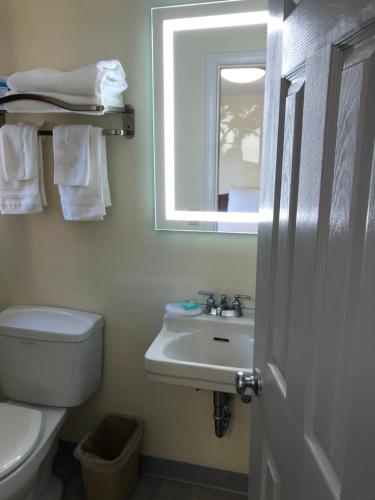 Monticello Motel - photo 41