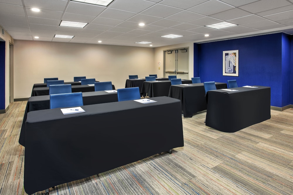 Holiday Inn Express Nashville Airport - photo 30