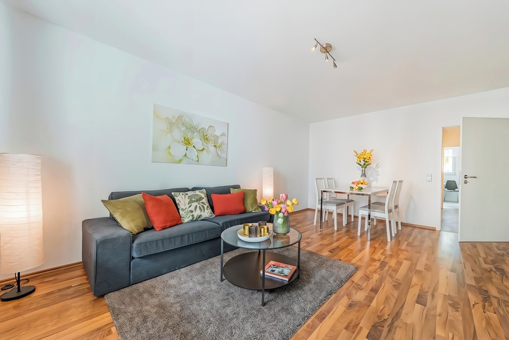 Cozy Stylish Berlin Apartment With 2 Bedrooms — 4-Star Luxury Hotel in Berlin, Germany