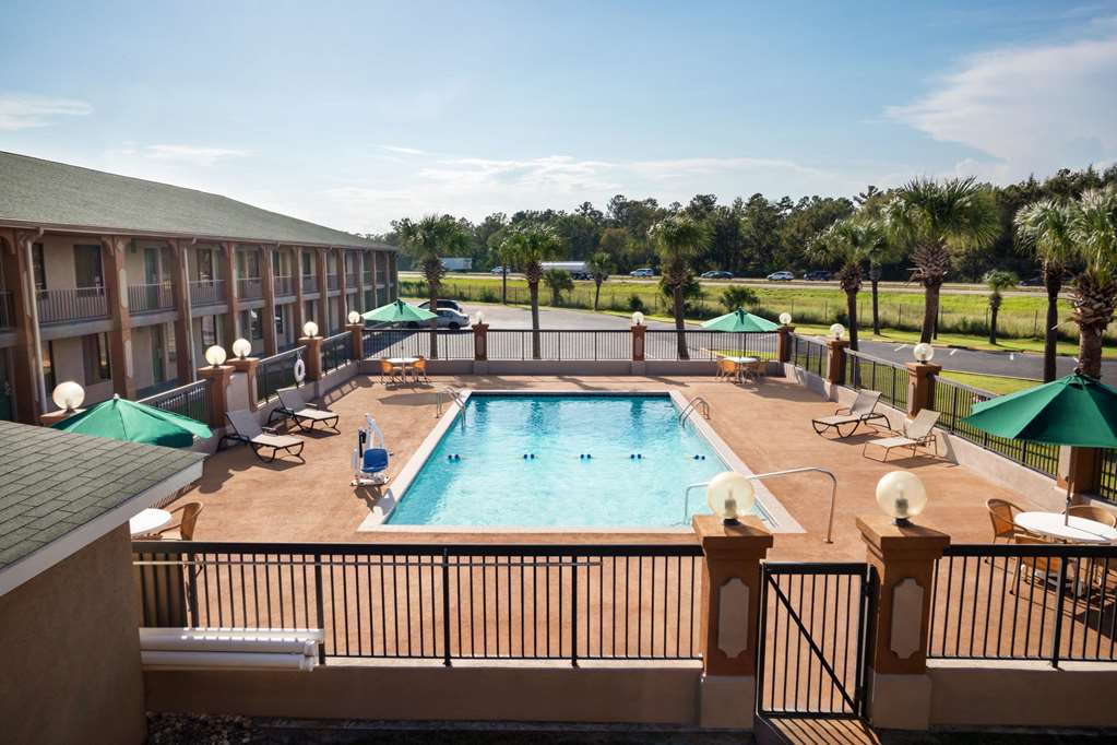 Days Inn by Wyndham Hardeeville I 95 State Line - photo 9