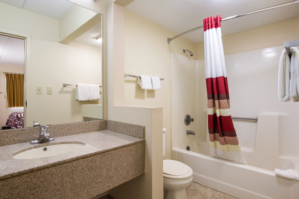 Red Roof Inn Shelbyville - photo 20