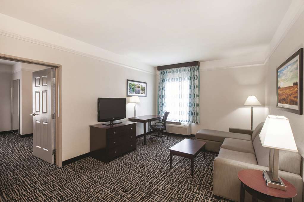 La Quinta Inn & Suites by Wyndham Mansfield TX - photo 24