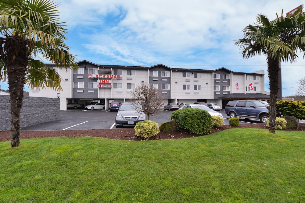 Clackamas Inn & Suites — hotel in Clackamas