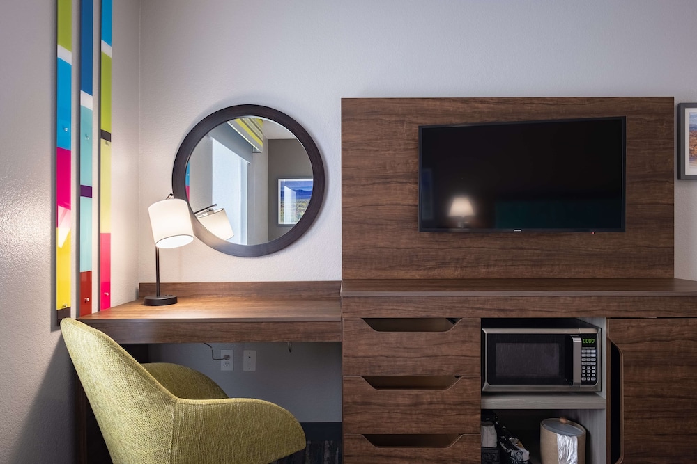Hampton Inn Richfield - photo 9