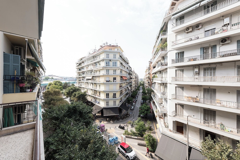 Portoseaview Apartments a Svolou 53 — 4-Star Luxury Hotel in Thessaloniki, Greece