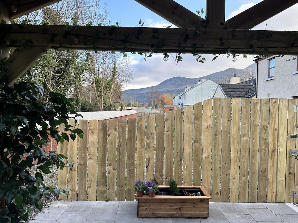 Mourne Air & BBQ Shack — 4-Star Luxury Hotel in Newcastle, United Kingdom