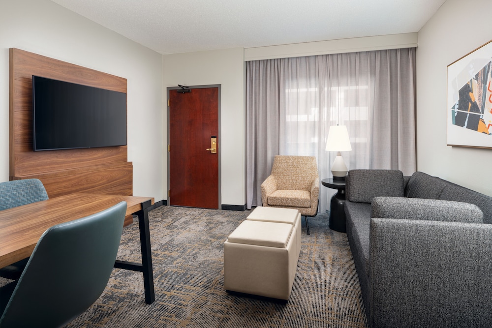 Embassy Suites Lincoln - photo 6