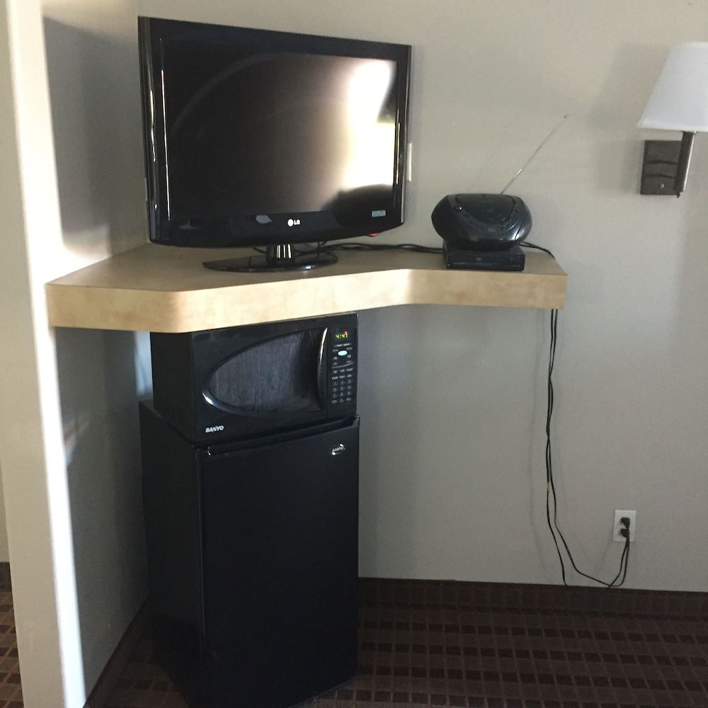 Camelot Inn & Suites Hobby Gulf Freeway - photo 17