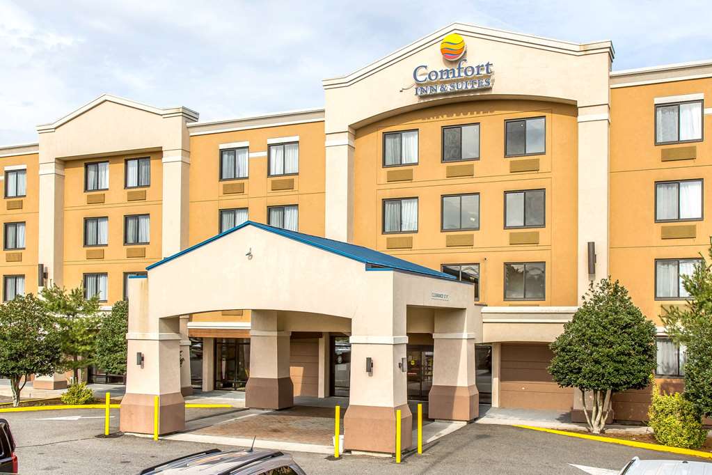 Comfort Inn Suites Meriden East — Meriden