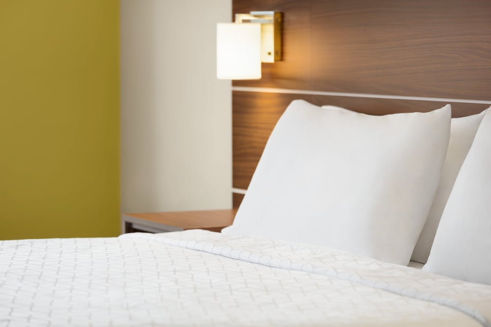 Holiday Inn Express & Suites Philadelphia Mt. Laurel by IHG - photo 15