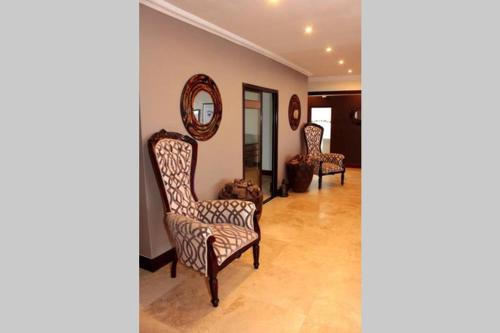 4 Bedroom Luxury Home with View of the Ocean and Table Mountain