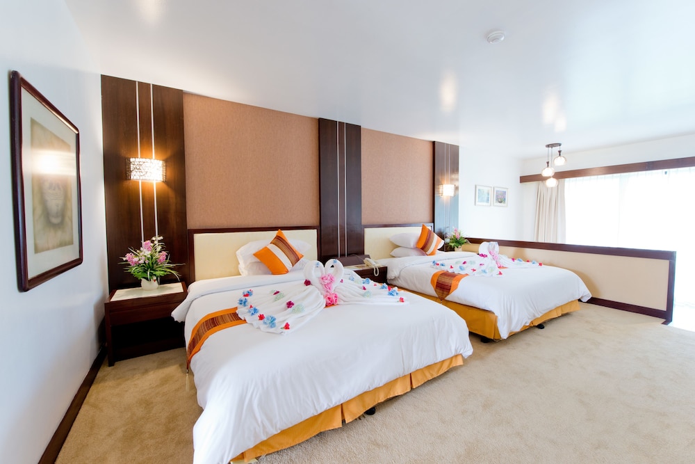 Pinehurst Golf Club Hotel — Khlong Luang