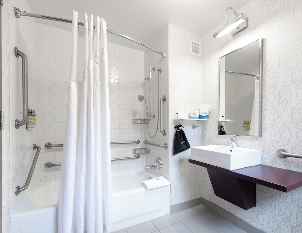 Holiday Inn Express Chicago Magnificent Mile - photo 30