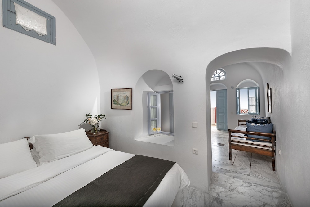 Aigialos Luxury Traditional Settlement — Fira — photo 4