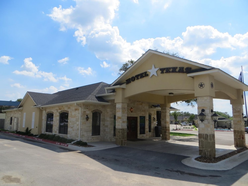 Hotel Texas - carbon neutral hotel in Cuero