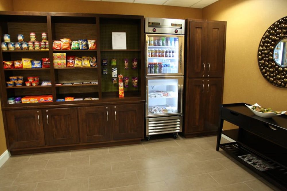 Holiday Inn Express & Suites Huntsville Airport by IHG - photo 14