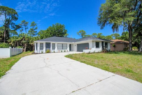 Superb 3 BR Private Pool Home In Port Charlotte Rising Tide — 4-Star Luxury Hotel in Port Charlotte, United States