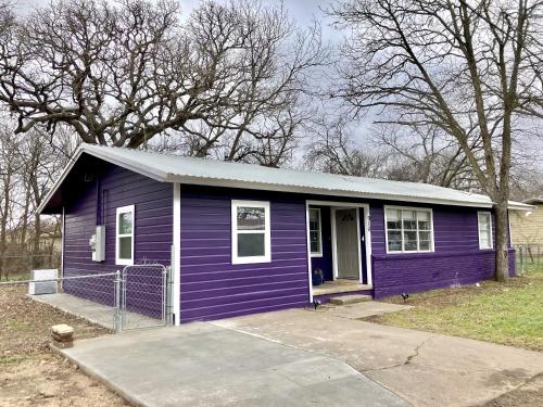 The Purple House Cozy Near TSU — 4-Star Luxury Hotel in Stephenville, United States