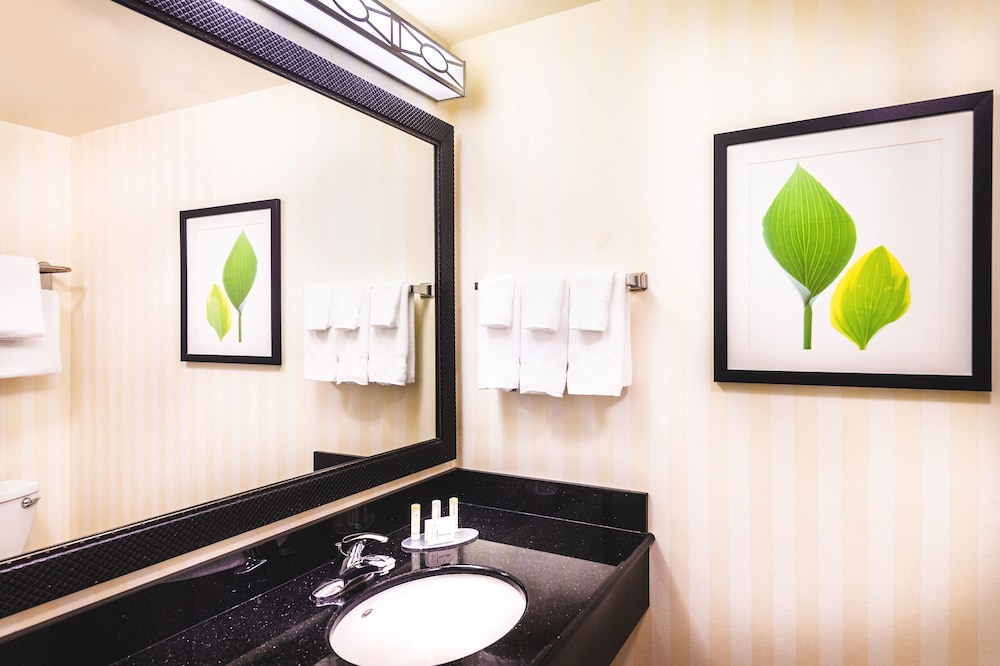 Fairfield Inn & Suites by Marriott Redding - photo 21