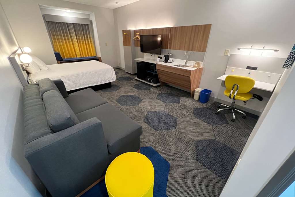 Microtel Inn & Suites by Wyndham Charlotte Northlake - photo 16