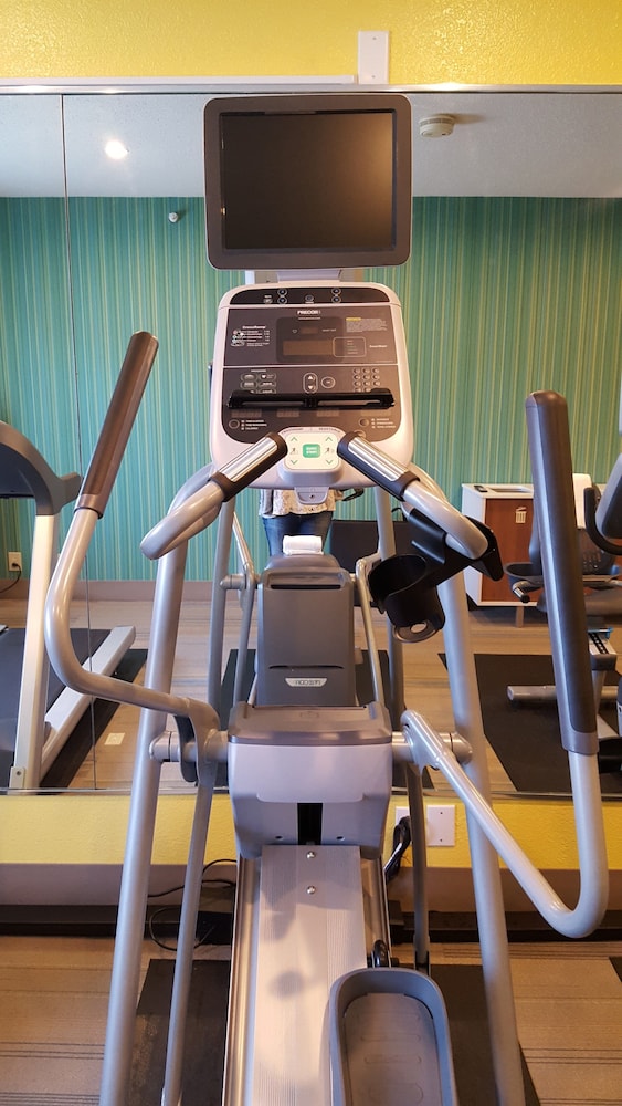 Holiday Inn Express Howe by IHG - photo 23