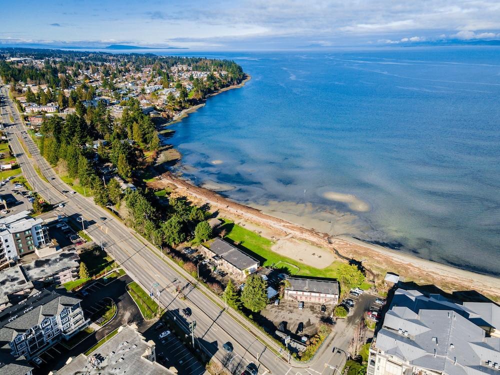 Sea Edge Beachside Hotel in Parksville, Canada