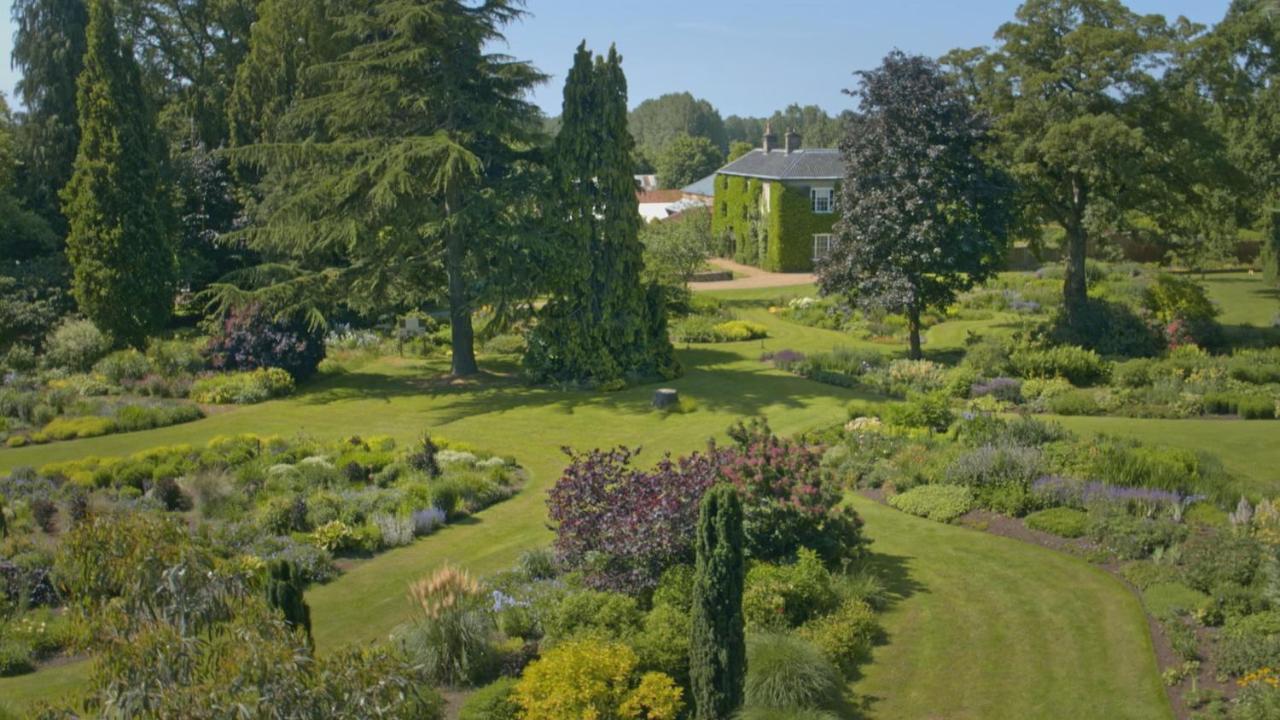 Bressingham Hall — hotel in Roydon