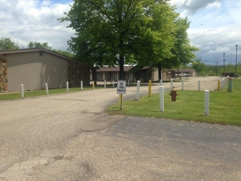 Deer Creek Motel - photo 13