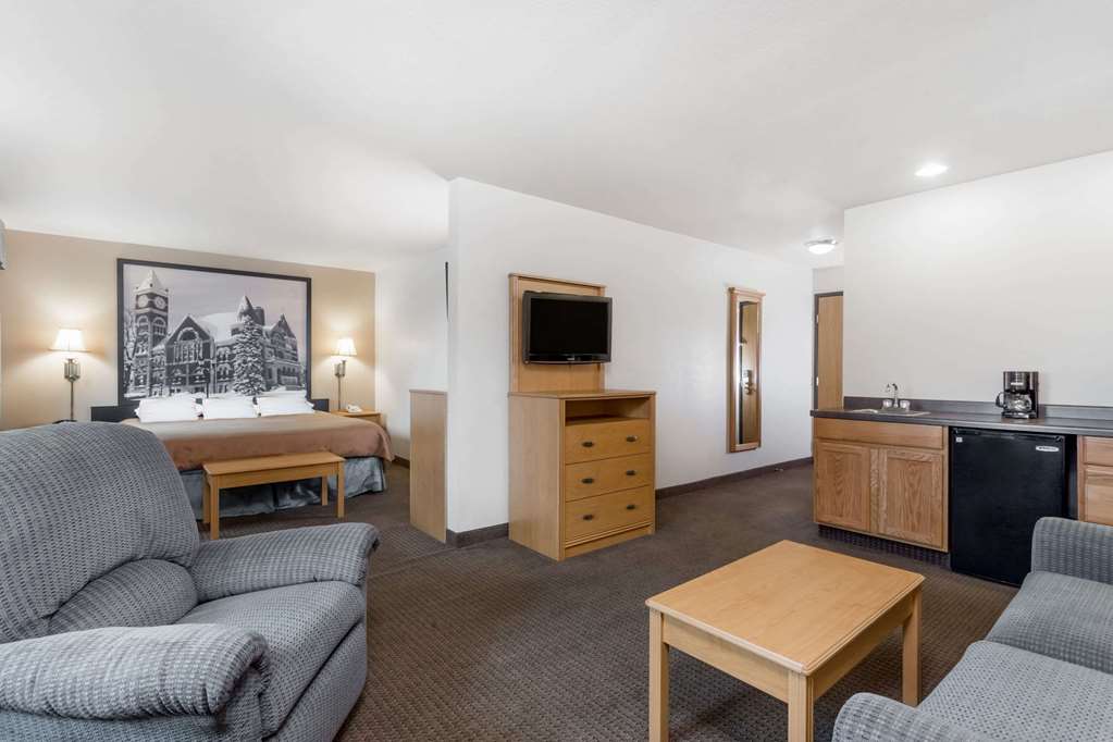 Super 8 by Wyndham Monroe WI - photo 17