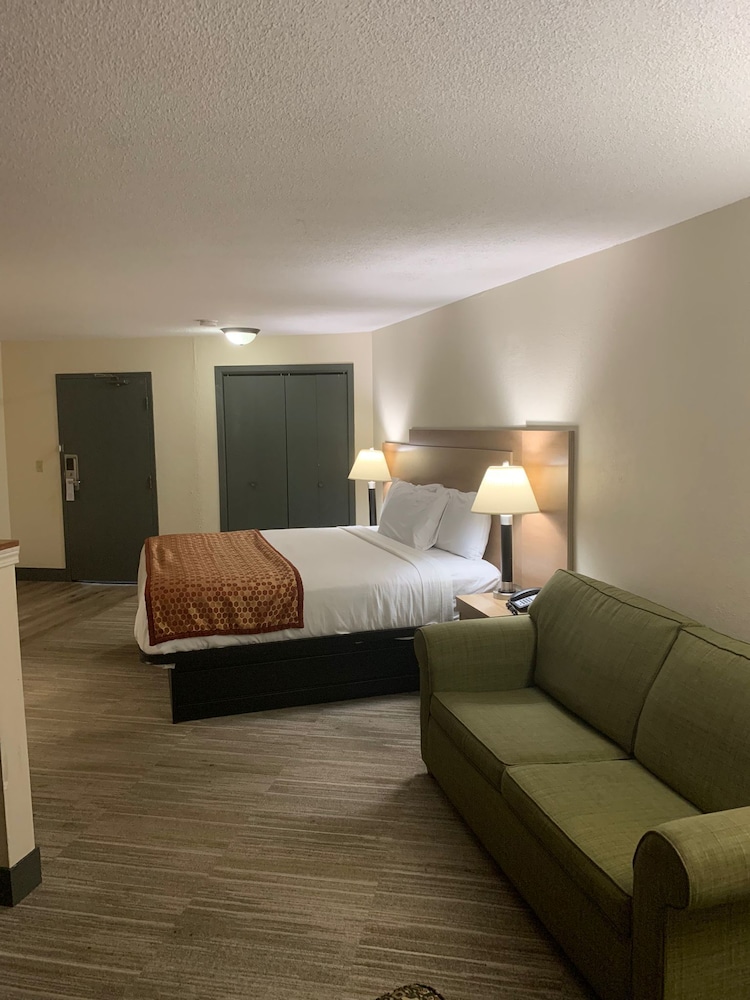 Econo Lodge Inn and Suites Stevens Point WI - photo 7