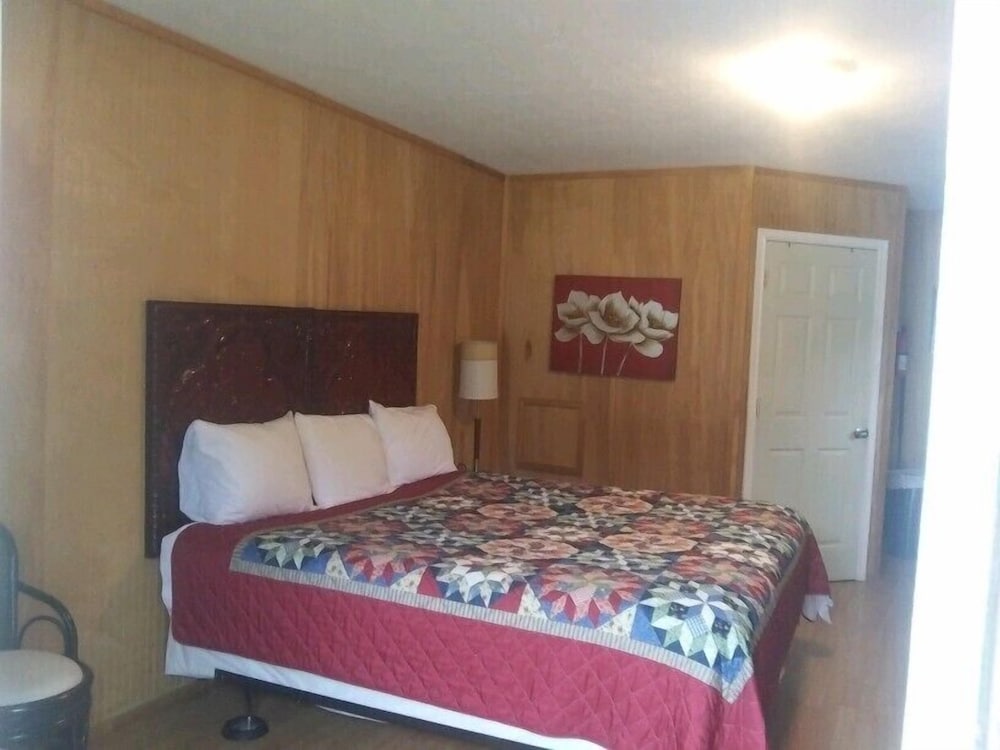 Whispering Creek Lodging & RV Resort - photo 18
