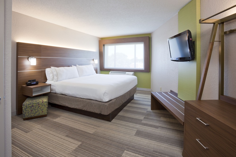 Holiday Inn Express & Suites Minneapolis West End by IHG - photo 4