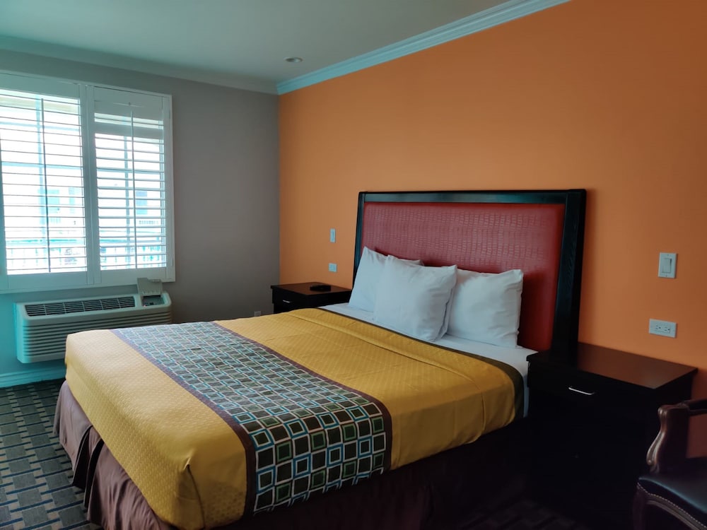 Lyfe Inn & Suites By Aga Lax Airport - photo 9