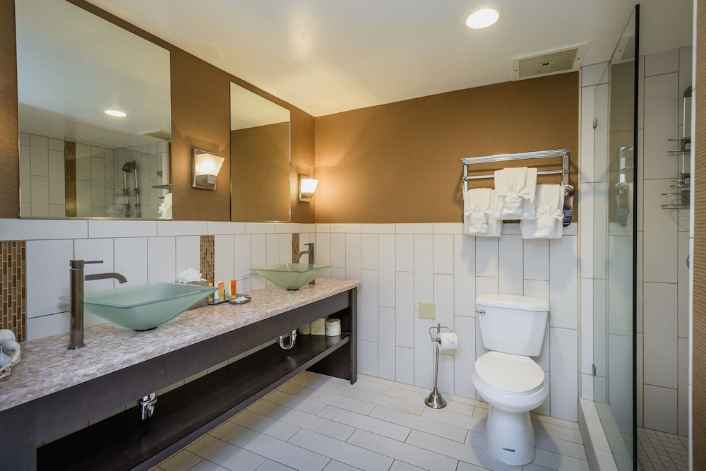 Lions Gate Hotel - photo 38