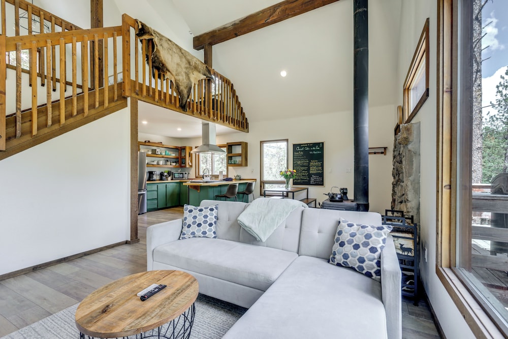 Steps to Crystal River: Hideaway w Mountain Views in Carbondale, United States