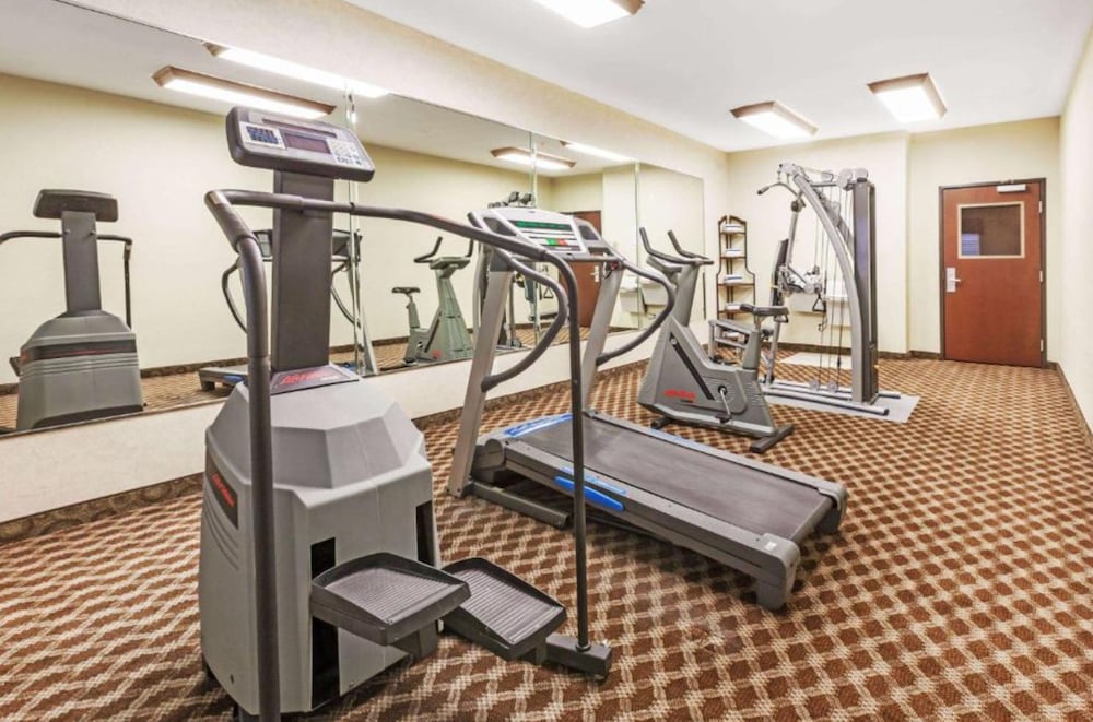 Grander Inn & Suites - photo 41
