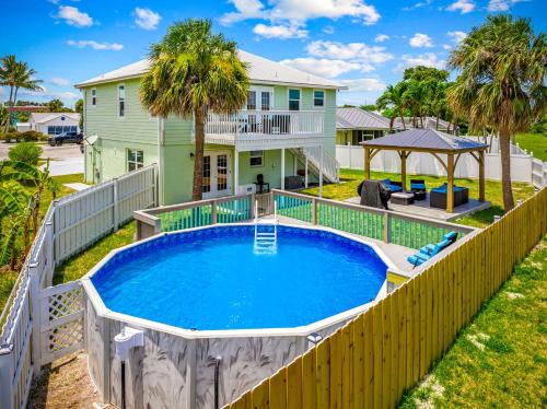 Sea Breeze Retreat — 4-Star Luxury Hotel in Fort Pierce, United States