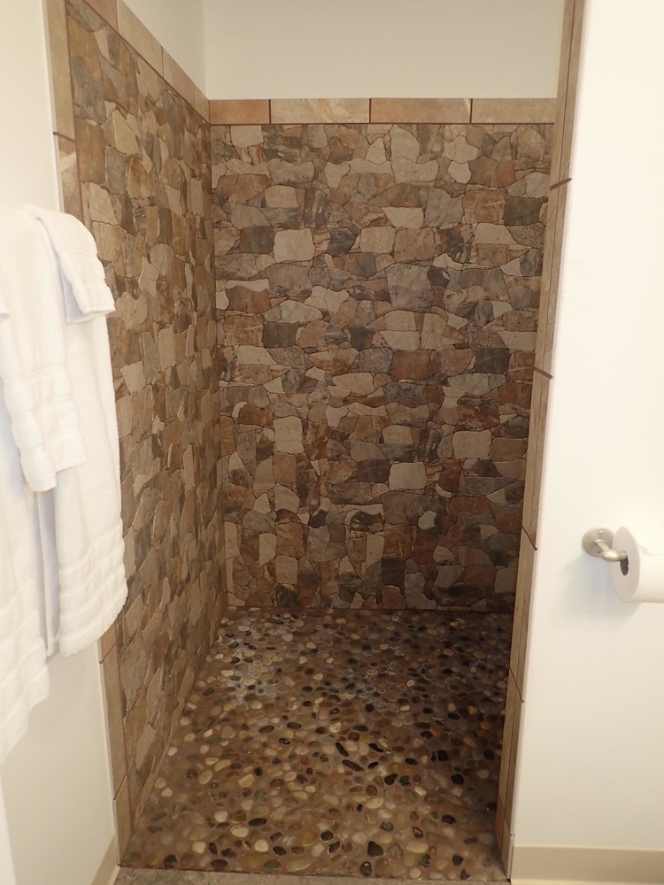 Pleasant Grove Inn - photo 37