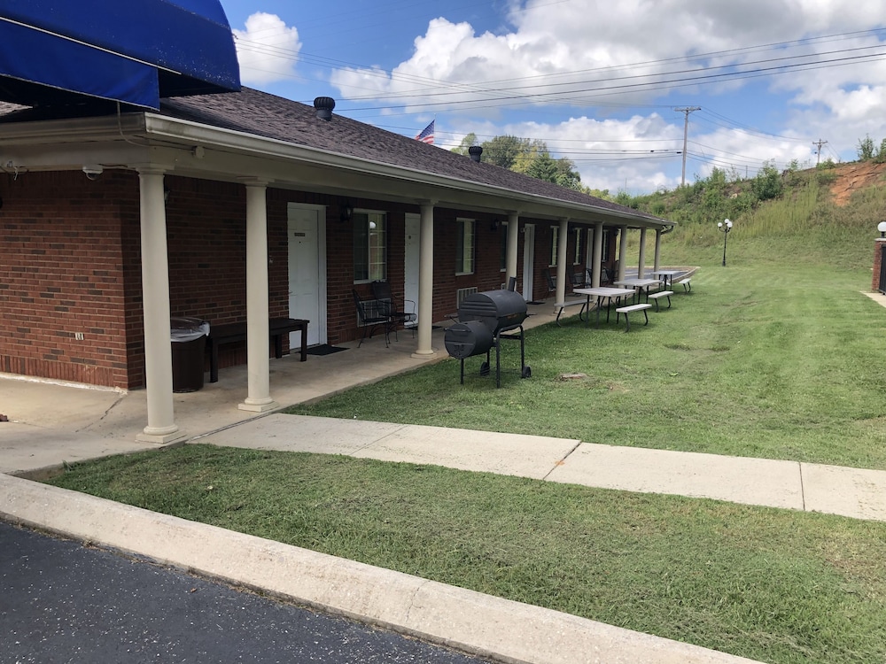 The Tompkinsville Inn - photo 26