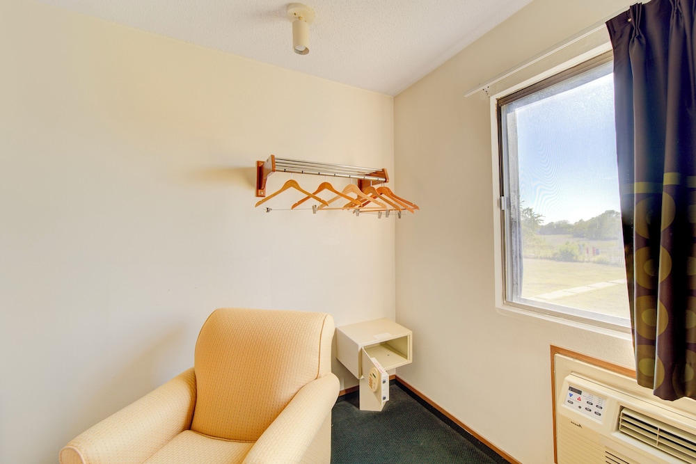 Capital O Amerihost Inn and Suites Kingdom City Hwy 54 MO - photo 11