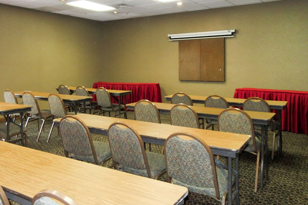 Quality Inn & Suites Albuquerque Midtown University Area - photo 27