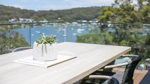 Bush Retreat with Bayviews at Pretty Beach — 4-Star Luxury Hotel in Booker Bay, Australia