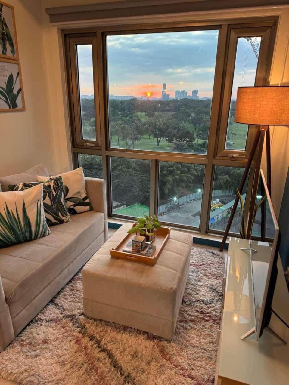 Central BGC Forbeswood Heights — 4-Star Luxury Hotel in Manila, Philippines