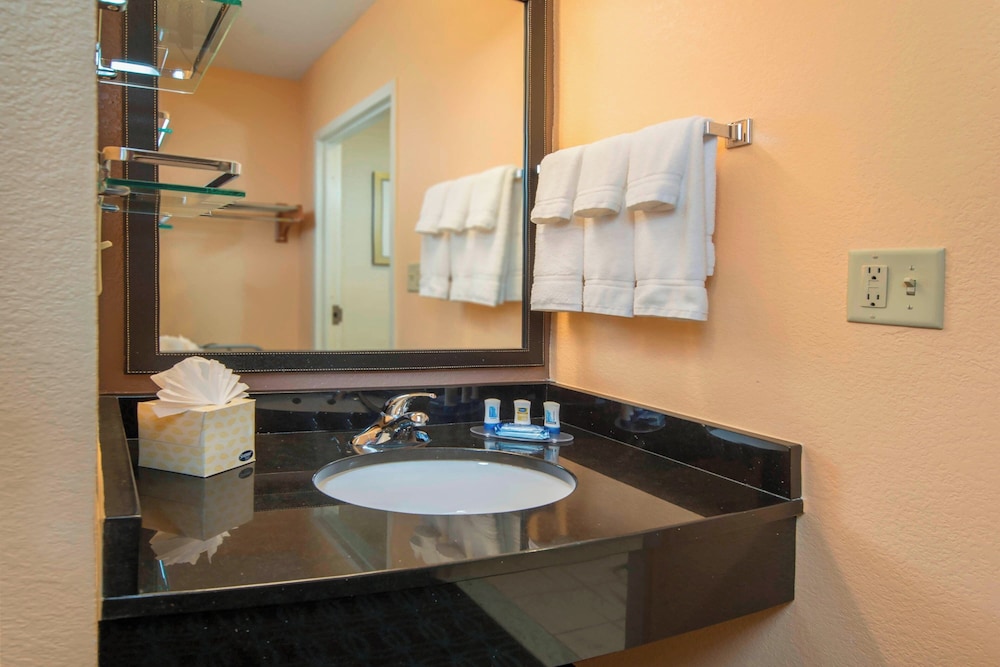 Fairfield Inn & Suites by Marriott Frederick - photo 13