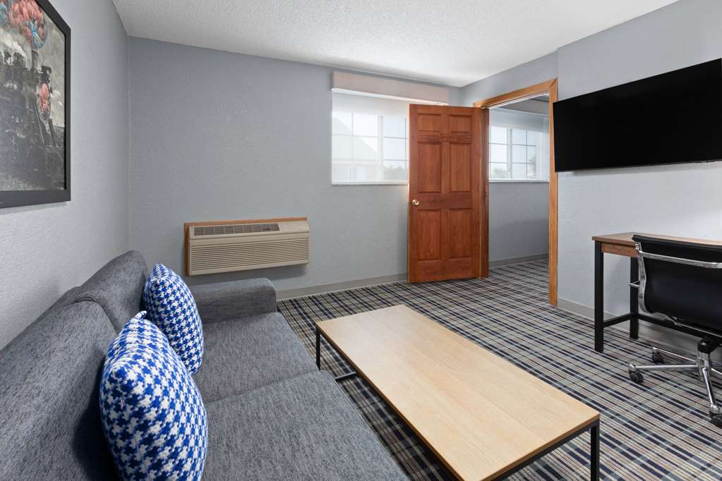 AmericInn by Wyndham Grinnell - photo 28