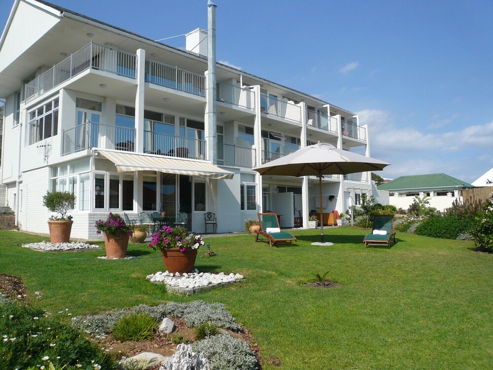Hermanus Beach Villa — 4-Star Luxury Hotel in Hermanus, South Africa